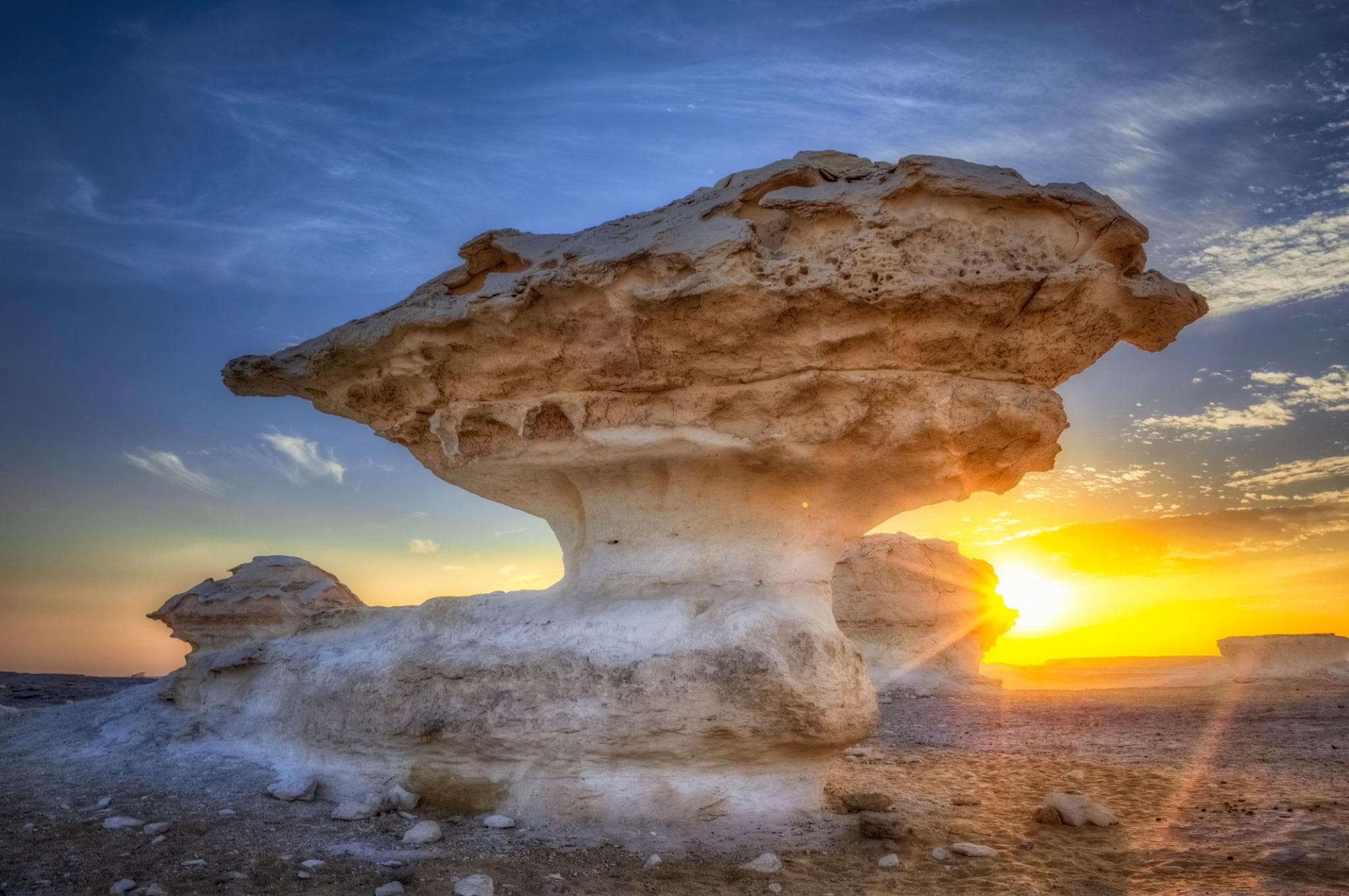 Tour privado al Desierto Blanco: 2 días con campamento premium