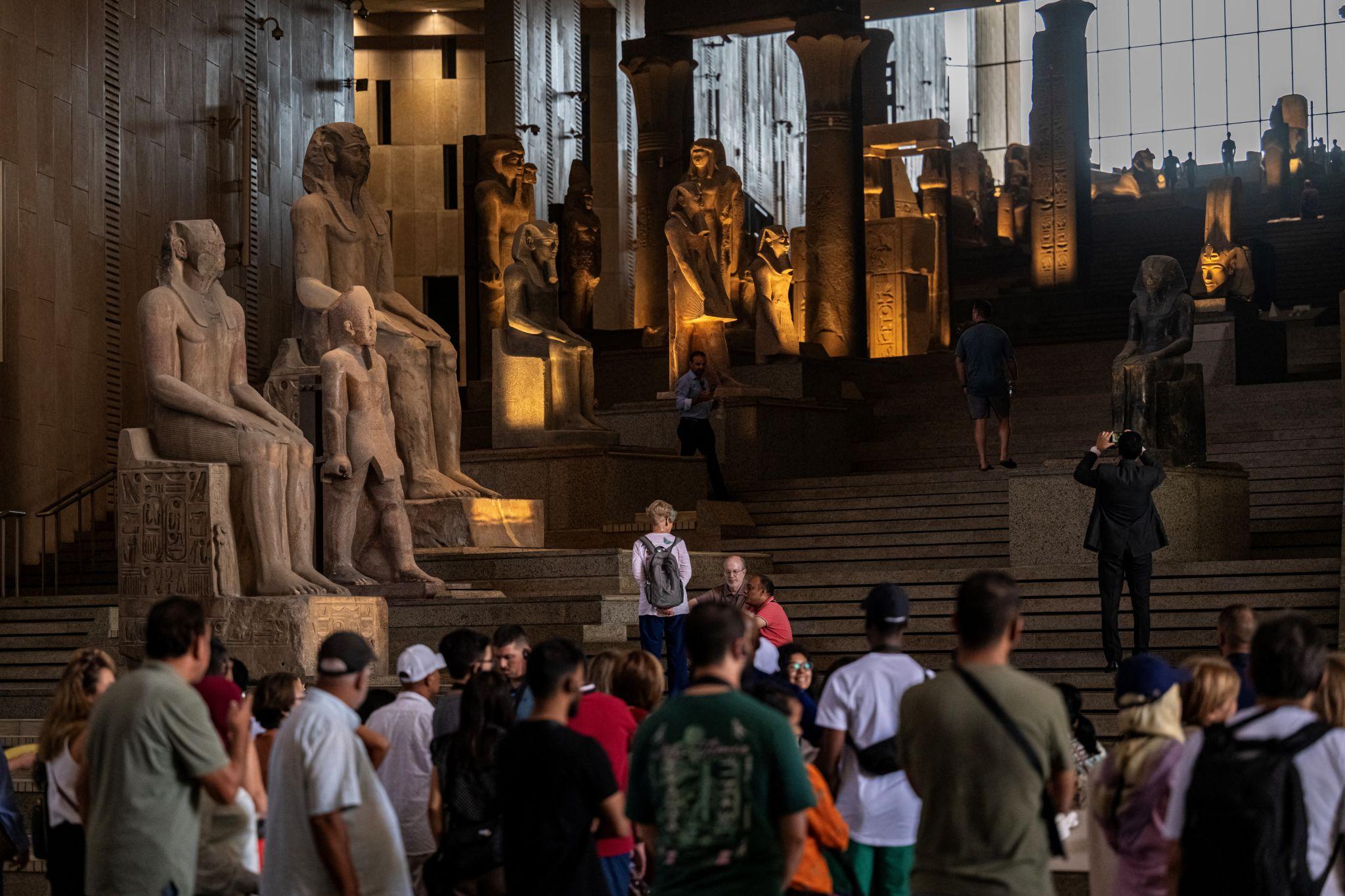 Grand hall pharaoh statues